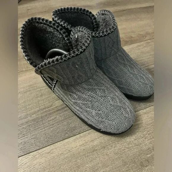 Booties Winter Slippers Grey brand new - Picture 1 of 6